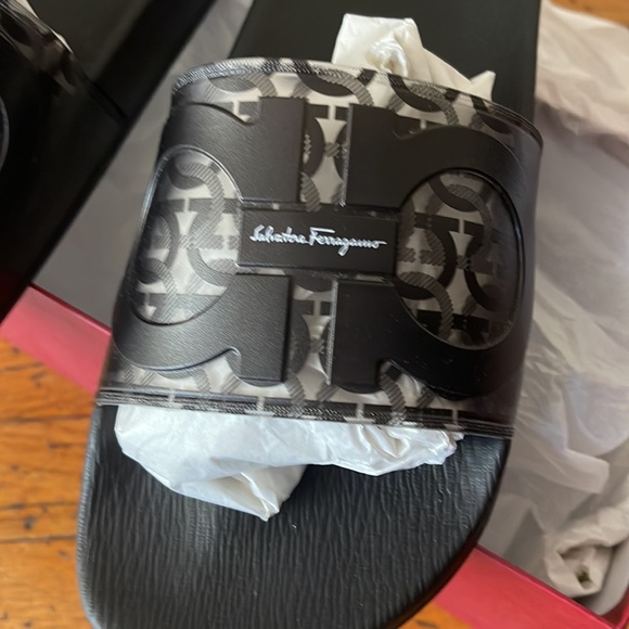 Mens Ferragamo slides - Picture 2 of 4